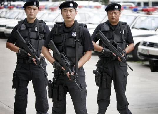 防彈衣真能防止子彈嗎？特警告訴你真實體會，很是后怕！